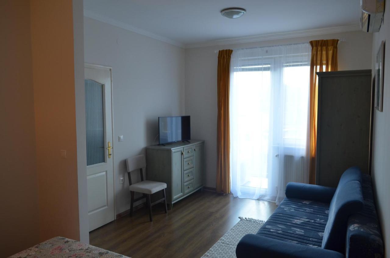 Gabi Apartman Hajduszoboszlo Exterior photo