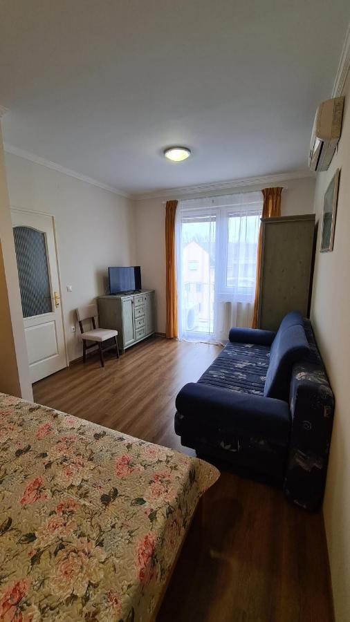Gabi Apartman Hajduszoboszlo Exterior photo